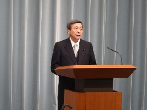 (首相官邸で記者会見)