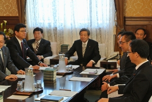(議運理事会室にて)