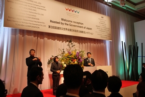 日本政府主催の歓迎レセプションであいさつする安倍総理