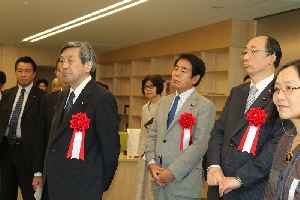 (下村文科大臣と。式典にて)