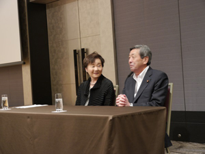 (秋山弘子先生と林幹雄代議士)