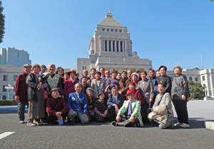 国会前にて、林代議士と